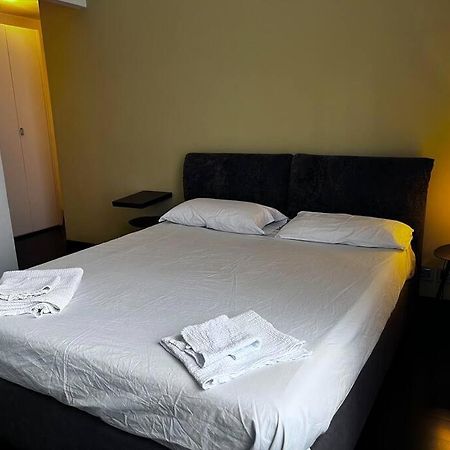 Sandra Flexyrent Wifi Charming Apt In Ticinese Milan Luaran gambar